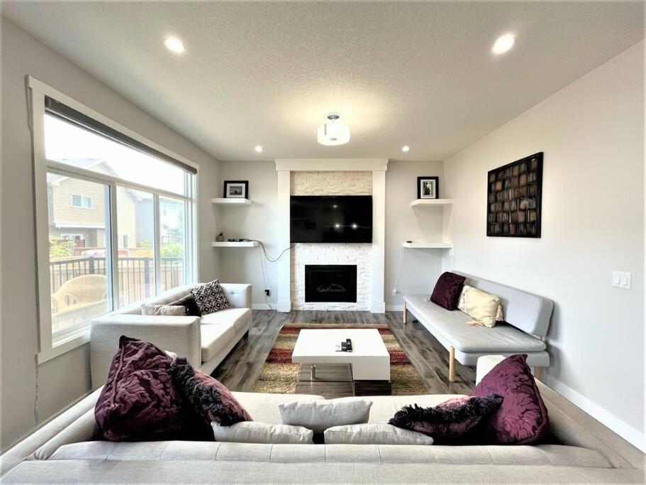 Villa Luxury Retreat For Large Groups à Calgary Extérieur photo
