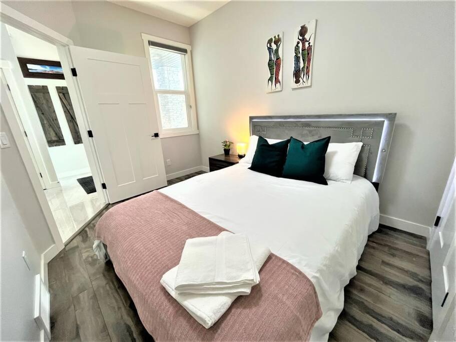 Villa Luxury Retreat For Large Groups à Calgary Extérieur photo