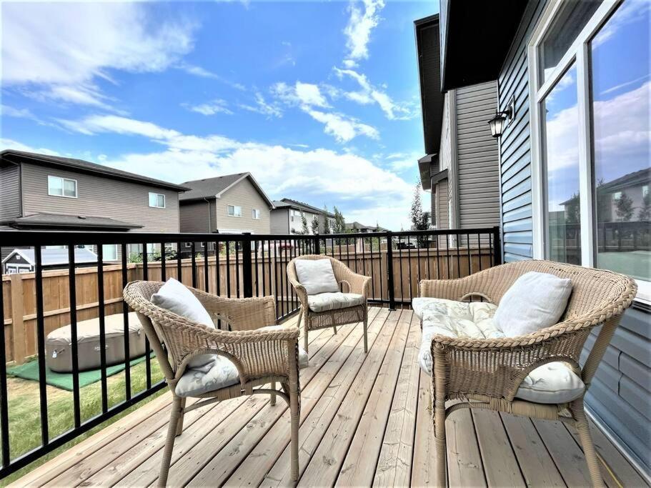 Villa Luxury Retreat For Large Groups à Calgary Extérieur photo
