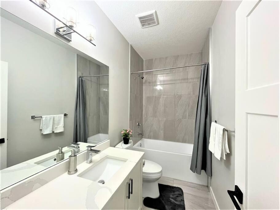 Villa Luxury Retreat For Large Groups à Calgary Extérieur photo